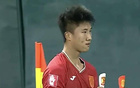 廣州隊(duì)舊將張志雄進(jìn)球后展廣州、銅梁龍隊(duì)徽，情義雙全。