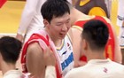陳盈駿7連勝止步，周琦賽后與對(duì)手笑談。
